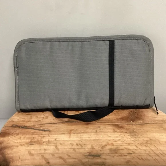 ⚫️ L L Bean Documents / Passport / Travel Organizer - Unisex - Excellent - Picture 4 of 12